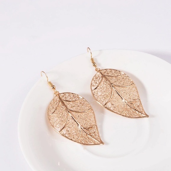 NEW!๐๐๐BIG! GOLDEN! STATEMENT LEAF DROPS!๐๐๐ - Picture 3 of 8